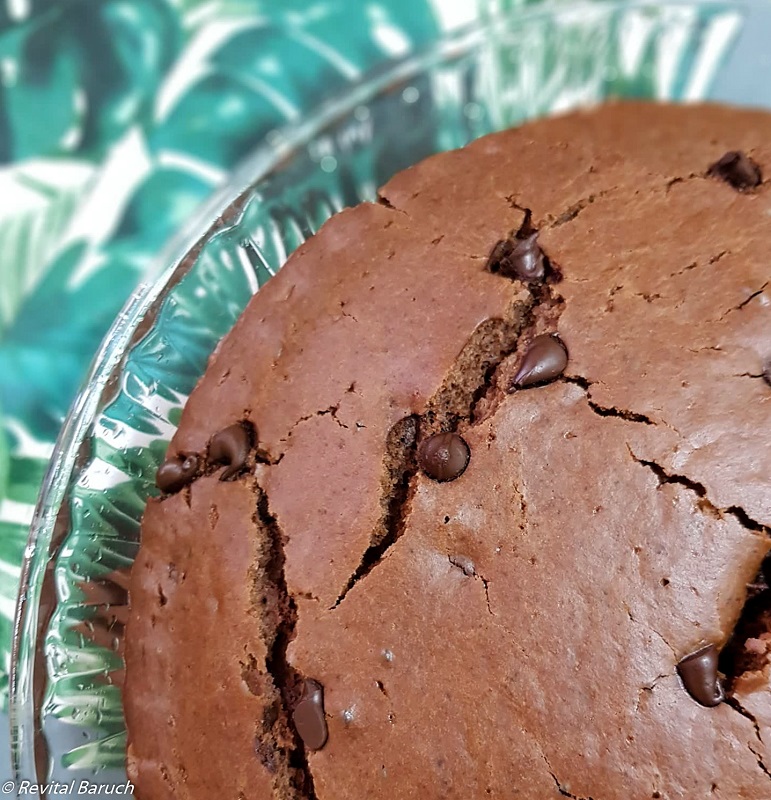 עוגת שוקולד טבעונית לפני ציפוי
